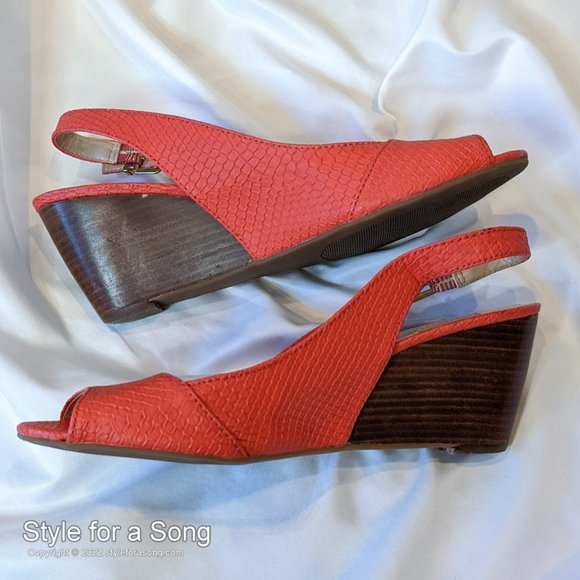 BCBGeneration Coral Peep Toe Slingback Wedge Heels 8.5 B - Picture 6 of 16